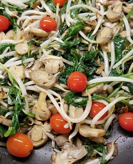 Sauteed Spinach and Mushrooms Asian-Style