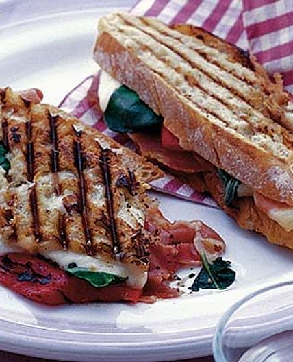 Mozzarella & prosciutto panini