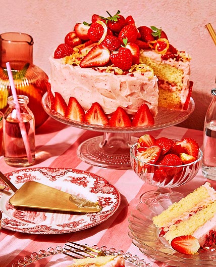 Strawberry lemonade cake