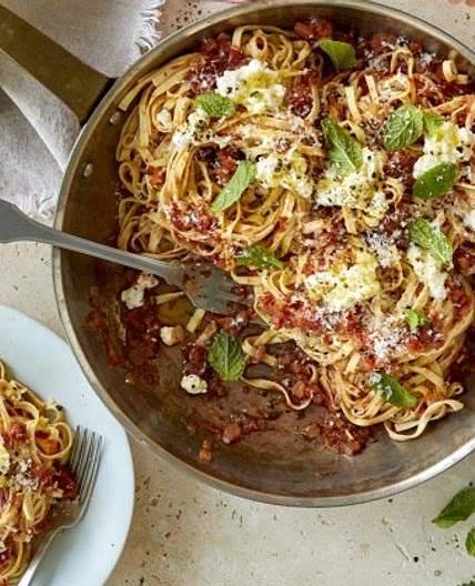 Maccheroni alla chitarra with fresh tomato sauce, anchovies, ricotta and mint