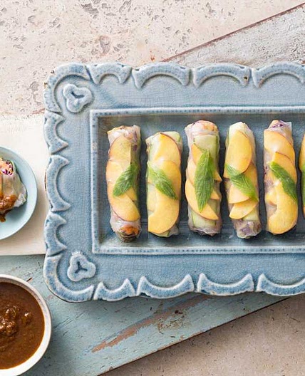 Rice paper rolls with sweet and sour chilli sauce