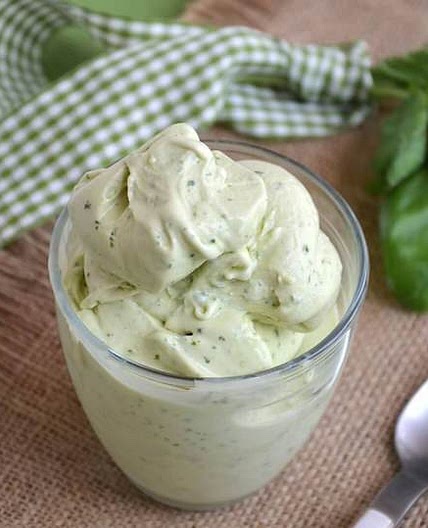 Gelato al basilico