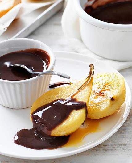 Roasted pears and chocolate sauce