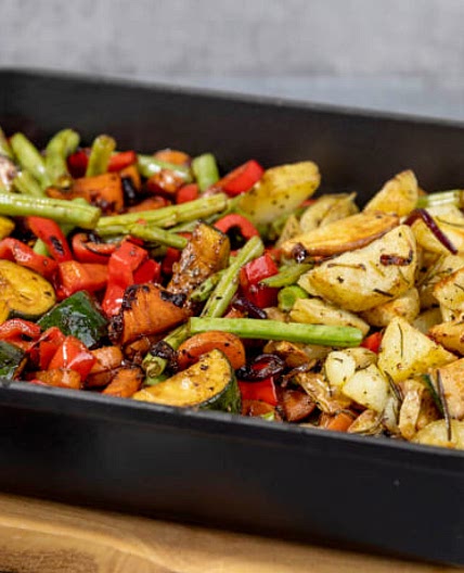 Gemüsepfanne mit Ofenkartoffeln