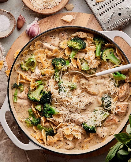 One-Pot 30 Minute Chicken Broccoli Alfredo