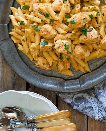 Creamy chicken and sun-dried tomato pasta