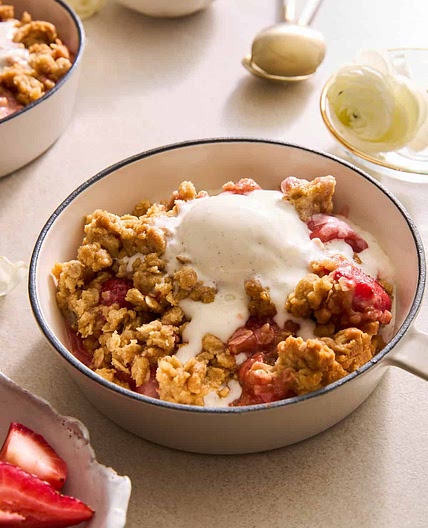 Strawberry Crisp with Oat Crumble