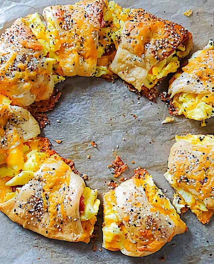 Everything Bagel Bacon Egg and Cheese Croissant Breakfast Ring
