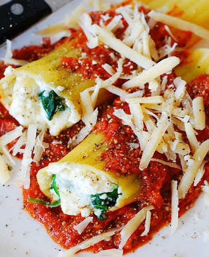 Stuffed Manicotti Pasta Shells with Ricotta Cheese and Spinach Filling
