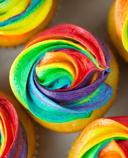 Easy Rainbow Buttercream Cupcakes
