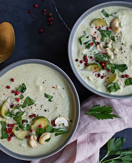 Rosenkohl-Dattel-Cashew-Suppe