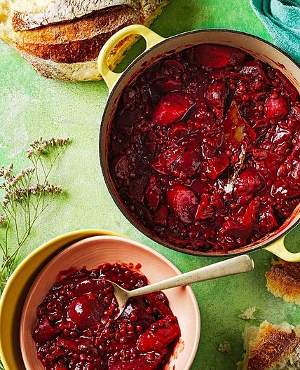 Vegan beetroot bourguignon