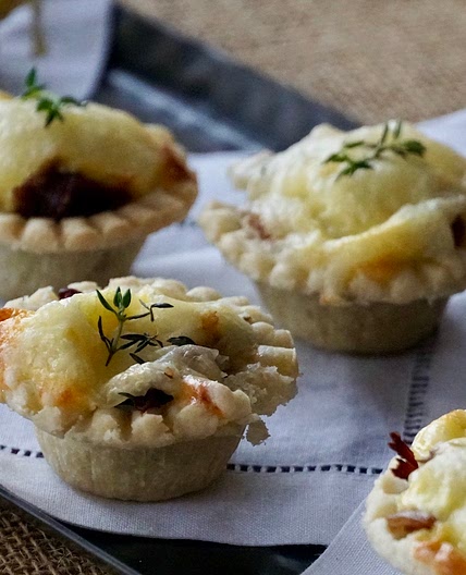 Mini Tarts with Roast Beef and Gruyère