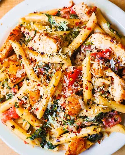 Chicken and Bacon Pasta with Spinach and Tomatoes in Garlic Cream Sauce