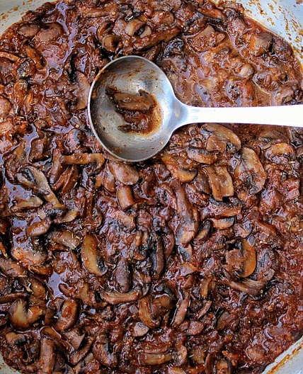 Braised Mushrooms with Tomato Sauce & Herbs