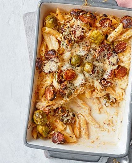 Cheesy sprout pasta bake