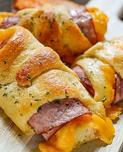 Ham And Cheddar Crescent Roll-Ups Recipe