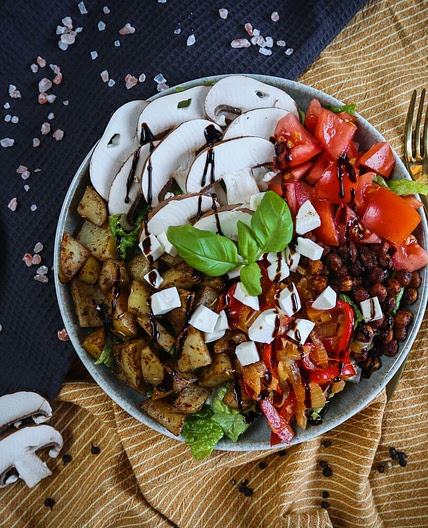 MEDITERRANE BOWL | mit Kartoffelwürfel