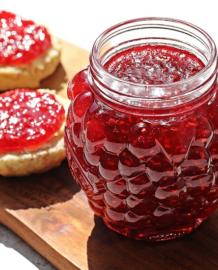 Quick & Easy Raspberry Jam Recipe - no pectin