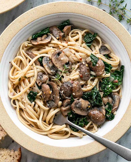 GARLICKY MUSHROOM & KALE WITH LINGUINE