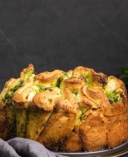 Herb and garlic pull-apart bread