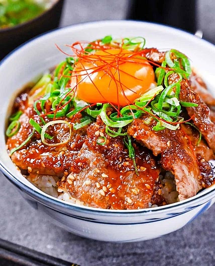 10-Min Yakiniku Don (Japanese BBQ Style Beef Bowl)