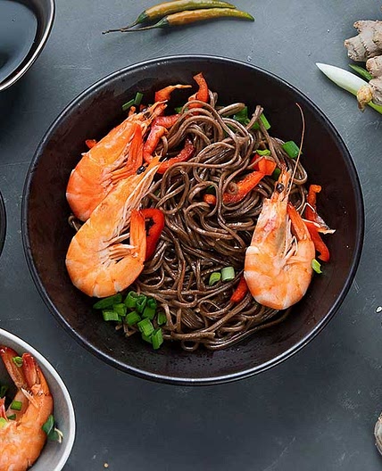 Ricetta spaghetti di soia con verdure e gamberetti