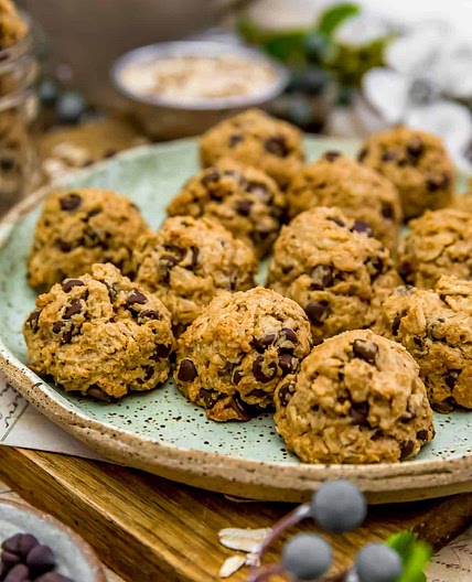 Easy Vegan Peanut Butter Oatmeal Chocolate Chip Cookies