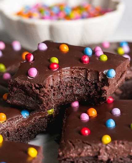 Copycat Cosmic Brownies (made with dates!)
