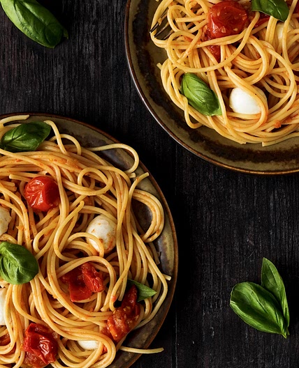 Weeknight Cherry Tomato & Mozzarella Spaghetti