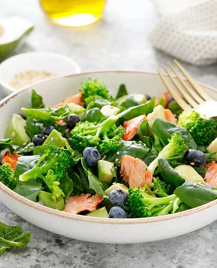 Filling Blueberry Broccoli Spinach Salad