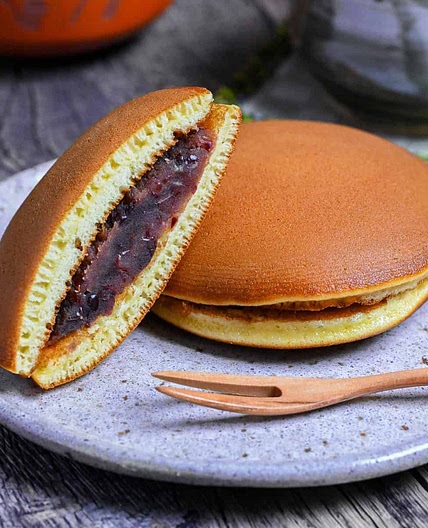 Easy Dorayaki (Japanese Red Bean Pancake)
