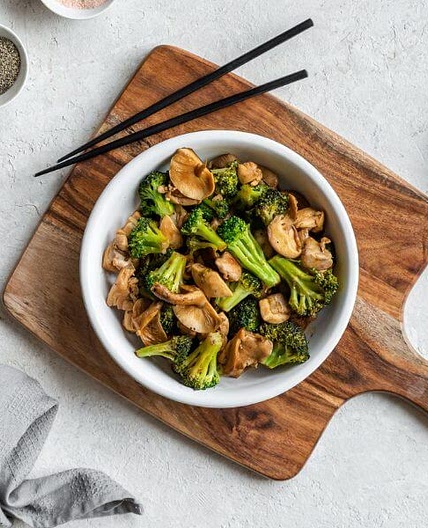 Keto Chicken, Mushroom, & Broccoli Stir Fry