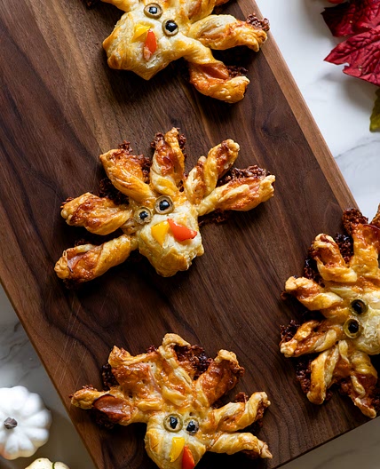 Easy Turkey-Shaped Ham & Cheese Puff Pastry Appetizer