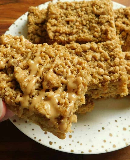 Peanut butter crumble oatmeal bars
