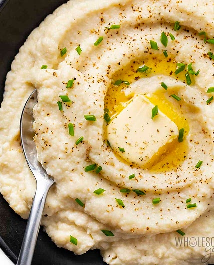 Mashed Cauliflower (Easy & Creamy!)