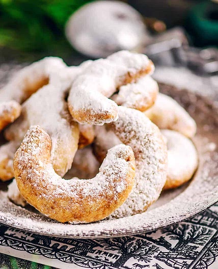 Vanillekipferl (Austrian Vanilla Crescent Cookies)