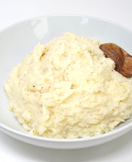 Garlic and White Cheddar Mashed Potatoes