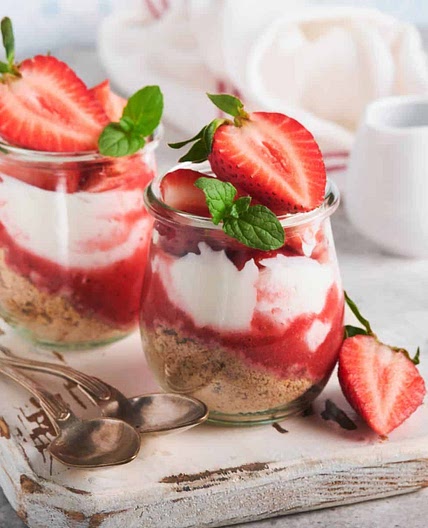 No-Bake Strawberry Pudding Parfaits