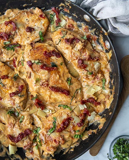 Creamy Sun Dried Tomato Artichoke Chicken (Quick!)