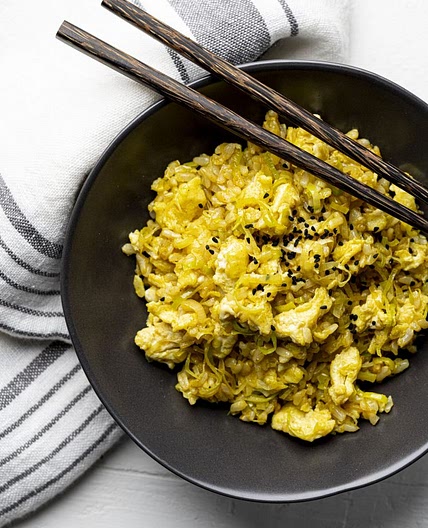 Riz au poireau, cari et œuf