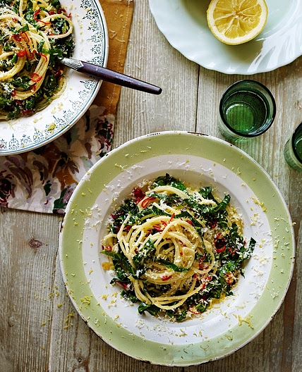 Spaghetti aglio, olio & spring greens