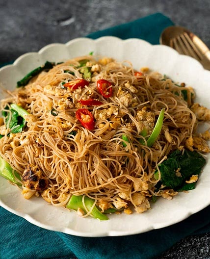 Pad See Ew with Rice Vermicelli เส้นหมี่ผัดซีอิ๊ว