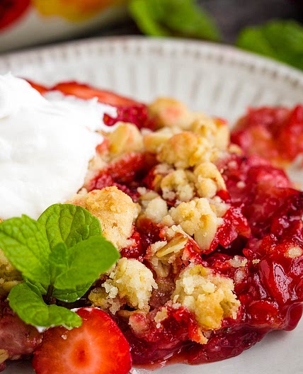 STRAWBERRY CRISP (CRUMBLE) WITH OATS