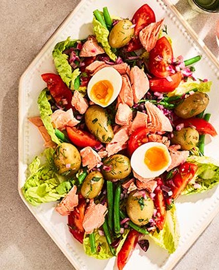 Fresh salmon niçoise