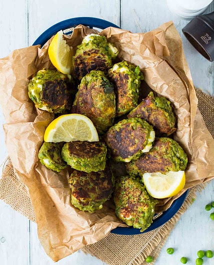 Croquettes aux petits pois, à la feta et au zaatar (recette d’Ottolenghi)
