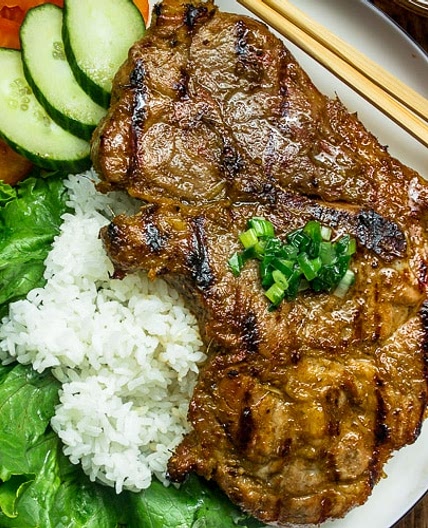 Vietnamese Grilled Lemongrass Pork Chops (Thit Heo Nuong Xa)