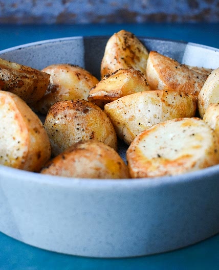 Air Fryer Roast Potatoes with Garlic