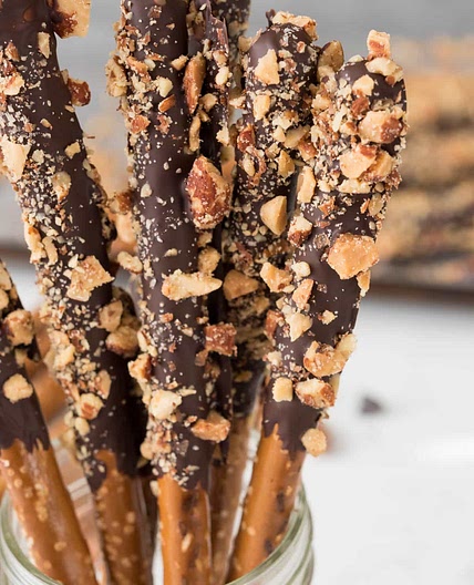 Chocolate Dipped Pretzels Recipe
