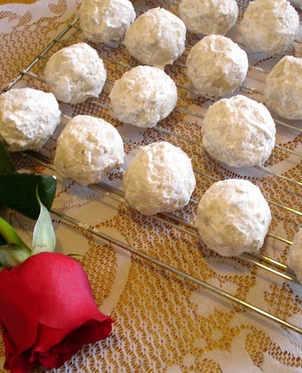 Melt In Your Mouth Pecan Puffs